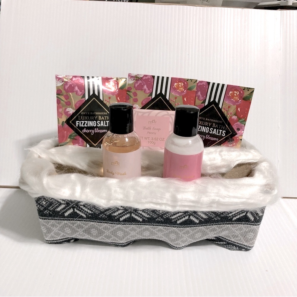 Luxury Bath Fizzing Salts, Body Wash & Lotion & Bath Soap Gift Set